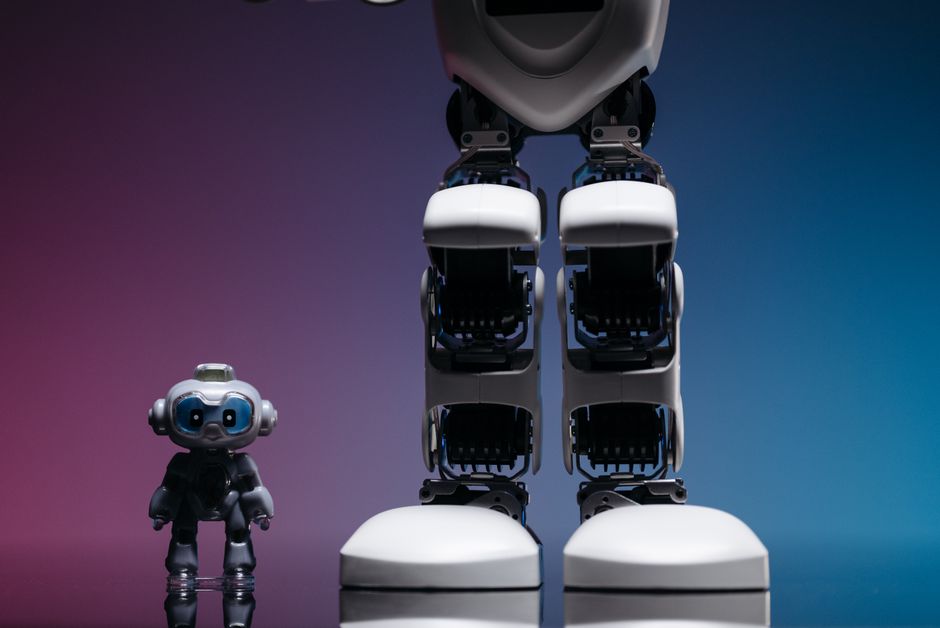 Interaktívny hračkársky robot